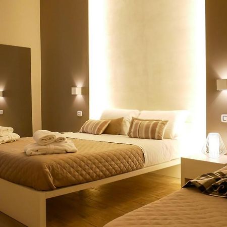 La Banchina Holiday Rooms Trani Exteriör bild