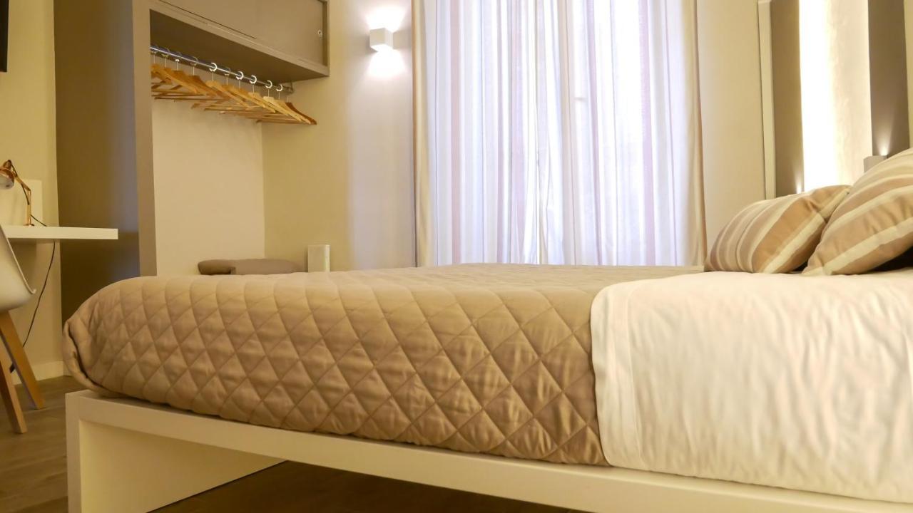 La Banchina Holiday Rooms Trani Exteriör bild