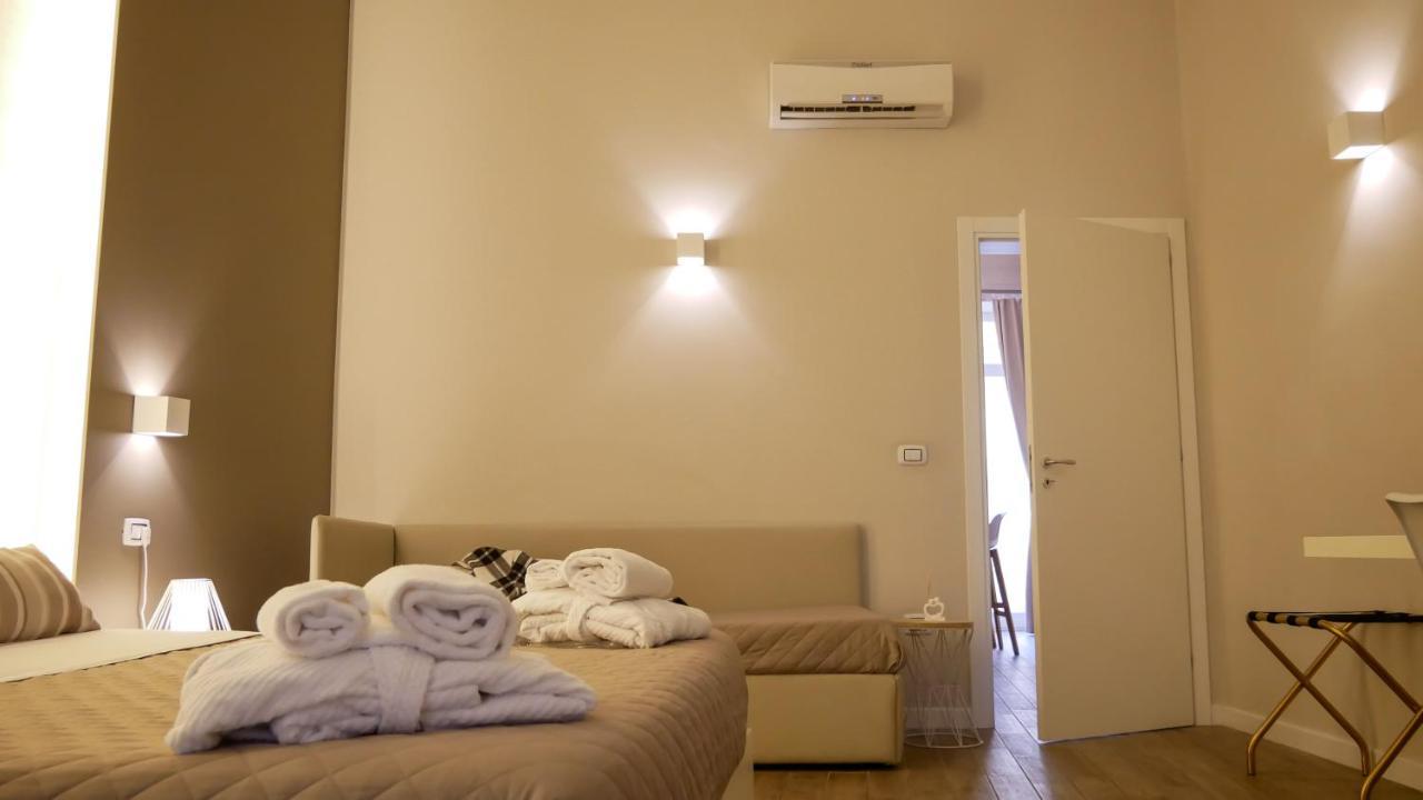 La Banchina Holiday Rooms Trani Exteriör bild