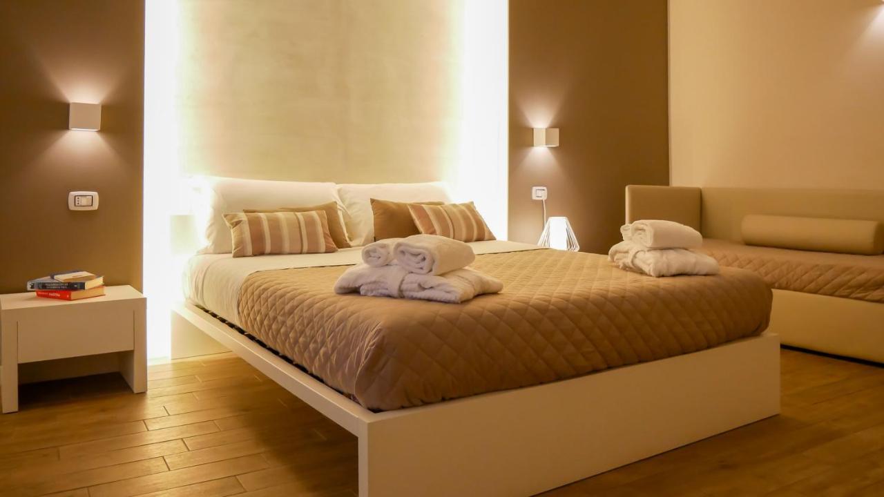 La Banchina Holiday Rooms Trani Exteriör bild