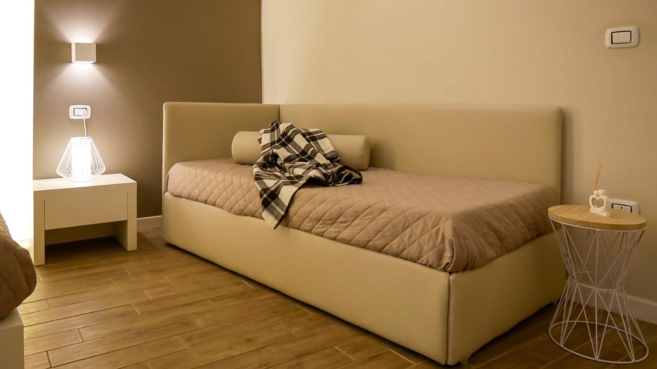 La Banchina Holiday Rooms Trani Exteriör bild