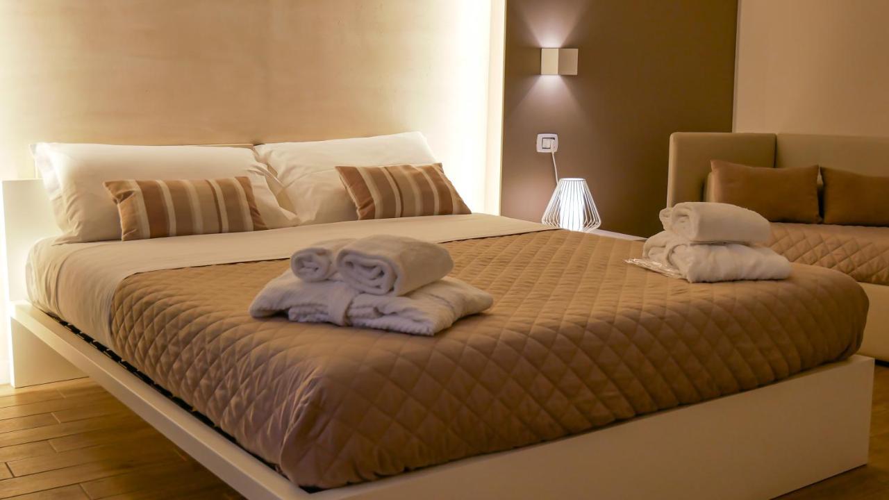 La Banchina Holiday Rooms Trani Exteriör bild