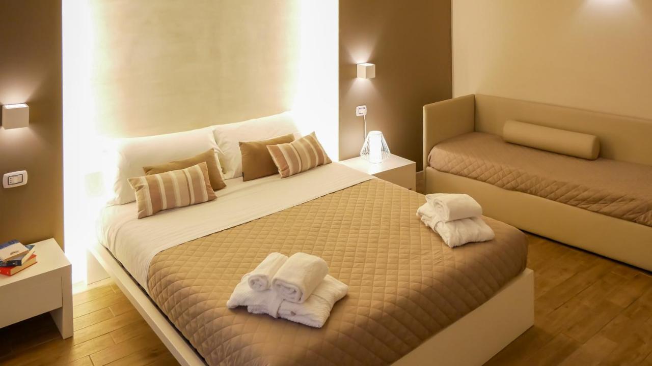 La Banchina Holiday Rooms Trani Exteriör bild