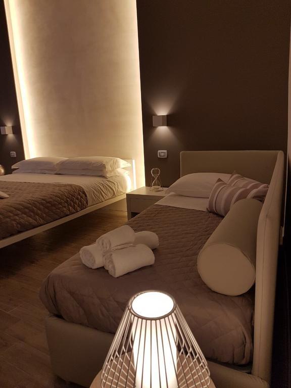 La Banchina Holiday Rooms Trani Exteriör bild