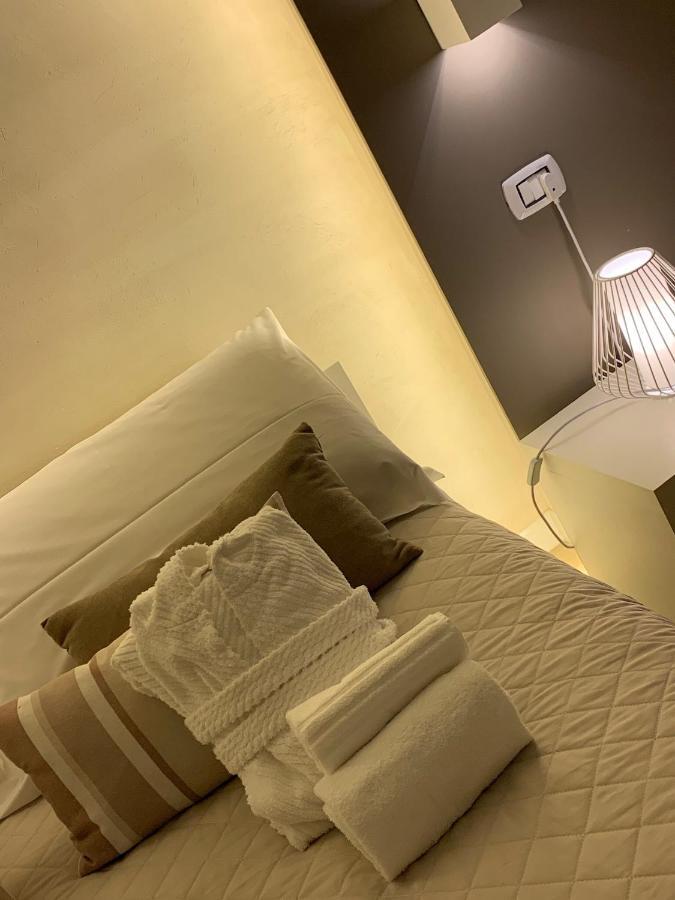 La Banchina Holiday Rooms Trani Exteriör bild