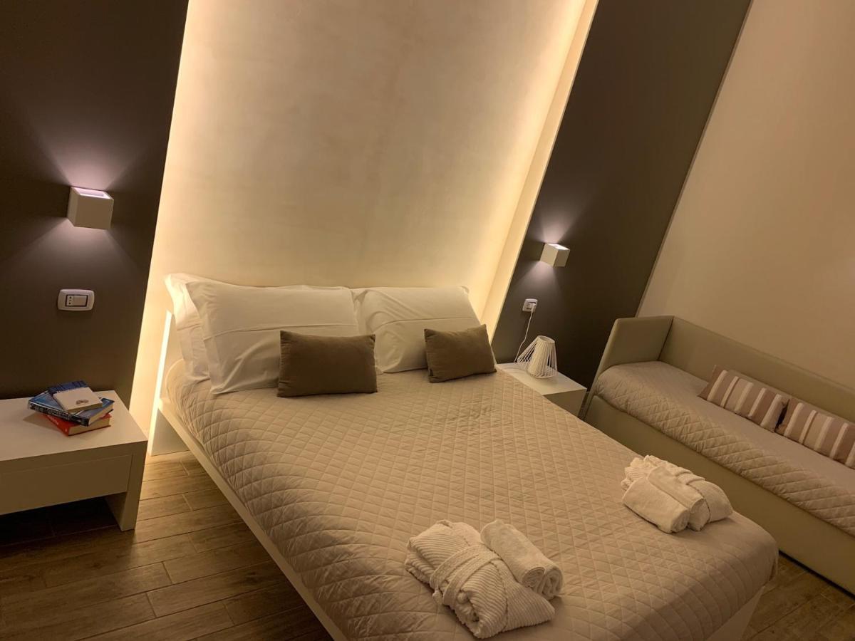 La Banchina Holiday Rooms Trani Exteriör bild